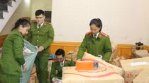 Mua 1 tấn kẹo hết date về "hóa phép" mới sản xuất
