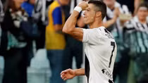 Ngày về đầy cảm xúc của Ronaldo tại Old Trafford 