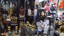 Phiên chợ Tết kỳ lạ đất Hà Thành níu chân du khách