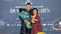 Tùng Dương dành cú hat-trick tại giải Âm nhạc Cống hiến lần 16