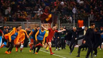 Roma phát cuồng vì đánh bại Barca