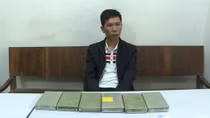 Ôm 6 bánh heroin, lao thẳng xe vào Công an định bỏ chạy