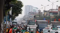 Người dân "rồng rắn" rời Hà Nội trước kỳ nghỉ lễ