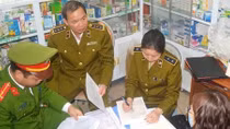  Kiểm tra, xử phạt một nhà thuốc bán khẩu trang đắt gấp 5 lần