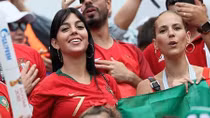 Bạn gái Ronaldo tới sân cổ vũ CR7 kết liễu Morocco