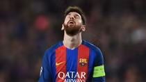 "Cười bể bụng" với ảnh chế ném đá Messi sau trận hòa trước Atletico