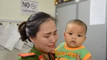 Bé trai 7 tháng tuổi bị mẹ bỏ rơi được đặt tên là Nguyễn Anh Khoa
