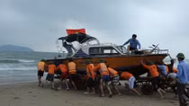 Những người thao thức cùng biển