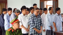Cựu Chủ tịch UBND huyện Đông Hòa và thuộc cấp tiếp tục hầu tòa