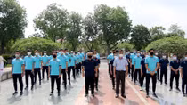 HLV Park Hang-seo và ĐTQG dâng hương tại Đài tưởng niệm AHLS Bắc Sơn