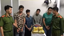 Nửa đêm mang hơn 6 kg ma túy đá