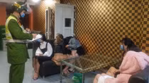 Cách ly 14 người bao gồm cả khách và nhân viên quán karaoke