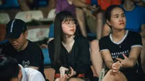 Bạn gái Quang Hải, Văn Hậu khoe sắc tại Hàng Đẫy