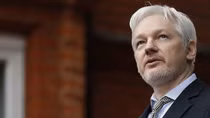 Ông Julian Assange vẫn bị săn đuổi