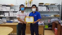 Khen thưởng giáo viên dũng cảm cứu 2 em nhỏ đuối nước