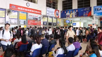Ùn ùn mua vé, đón xe về quê nghỉ lễ