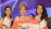 Nhan sắc Việt ra biển lớn
