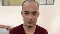 "Ôm" ma túy đứng xem Công an làm việc