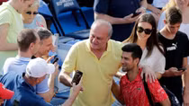 Novak Djokovic dương tính với COVID-19