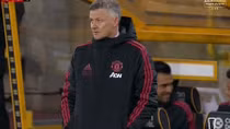 Cười tươi rói khi đội nhà thua trận, cầu thủ Man Utd nhận "gạch đá"
