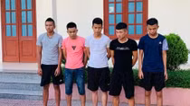 Chủ quán cơm chỉ đạo đàn em ném đá xe khách