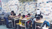 Lớp học miễn phí cho trẻ em nghèo và dự án đổi chỗ ở lấy tiếng Anh