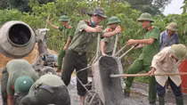 Cùng dân làm đường – gắn bó yêu thương