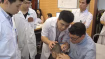 Các chuyên gia Pháp khám, tư vấn và phẫu thuật cho hơn 100 trẻ bị dị tật