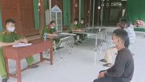 4 thanh thiếu niên, băng rừng trốn 5 chốt chống dịch COVID-19