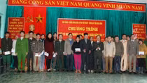 Những món quà xuân ấm lòng người nơi rẻo cao Hòa Bình