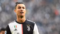 "Đồng cam cộng khổ với Juve", Ronaldo đồng ý cắt giảm lương khủng 