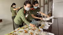 Những bữa cơm nghĩa tình của Công an Đắk Nông trong mùa dịch
