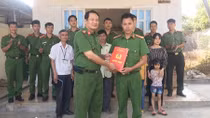 Công an Đắk Nông trao nhà tình nghĩa tặng 2 cán bộ 
