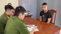 Ổ mại dâm núp bóng quán karaoke 