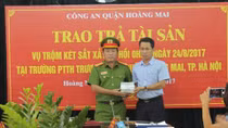 Trao trả 300 triệu đồng bị lấy trộm cho Trường THPT Trương Định