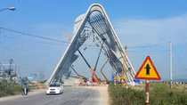 Quảng Ninh giải thích về cổng chào gần 200 tỷ đồng