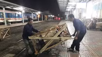 Đời cửu vạn sân ga