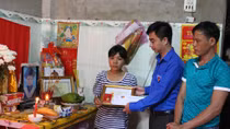 Trao huy hiệu “Tuổi trẻ dũng cảm” tặng em học sinh quên mình cứu 4 bạn đuối nước