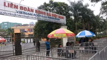 Trụ sở VFF được bảo vệ bởi hai lớp hàng rào