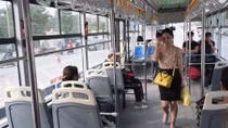 Xe buýt nhanh: Khách đã tăng nhưng chưa nhiều