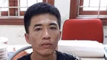 Ngáo đá dùng súng và dao khống chế một phụ nữ, làm một CSKV bị thương