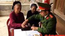 Về tận bản làng cấp chứng minh nhân dân cho bà con