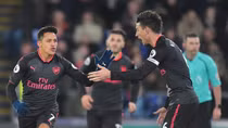 Sanchez lập cú đúp, Arsenal thắng nhọc Crystal Palace