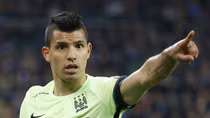 Thoát trọng tài, Aguero không thoát án phạt FA?