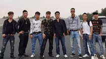 Nhóm thanh niên lái xe ngược chiều trên cao tốc 