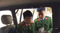 Kịp thời làm CMND cho một người dân trên đường chữa bệnh
