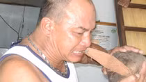 Chuyện đời của hai "quái nhân"