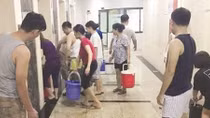 Nỗi khổ dân Hà thành thiếu nước sinh hoạt ngày nắng nóng
