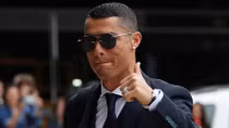 Ronaldo khiến fan nhí phát khóc vì hạnh phúc