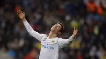Ronaldo im tiếng, Real thua ngay trên sân nhà